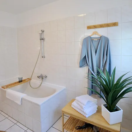 Timeless Apartment: Free Parking + Balcony Apartment Wuppertal