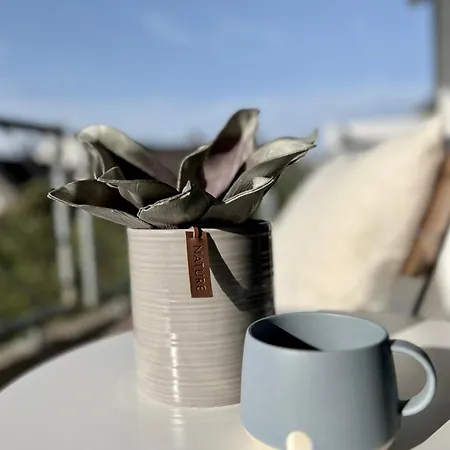 Apartment Timeless Apartment: Free Parking + Balcony *