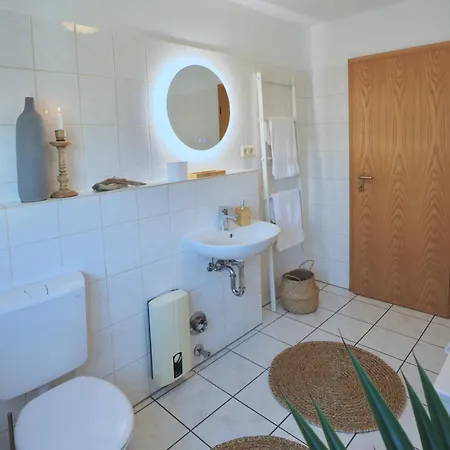 Apartment Timeless Apartment: Free Parking + Balcony *