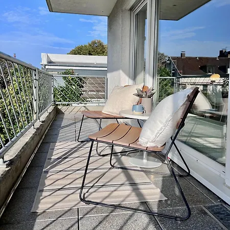 Timeless Apartment: Free Parking + Balcony Lägenhet