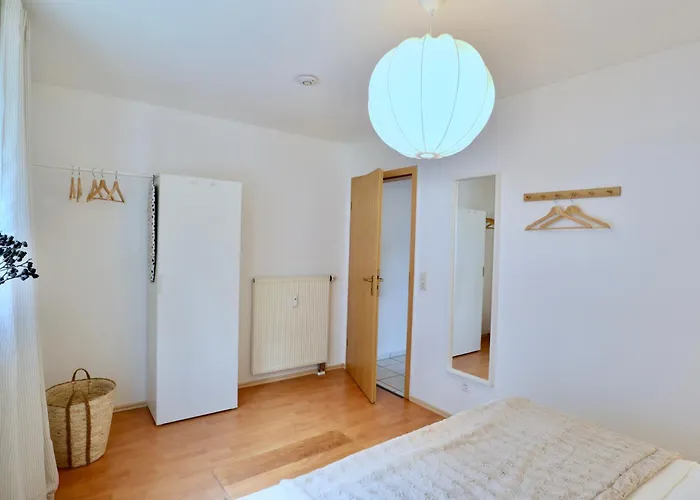 Timeless Apartment: Free Parking + Balcony Lejlighed