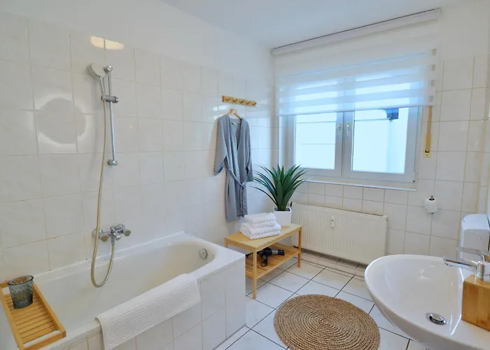 Lejlighed Timeless Apartment: Free Parking + Balcony Wuppertal