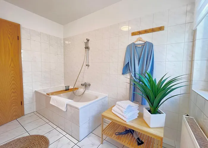 Lägenhet Timeless Apartment: Free Parking + Balcony Wuppertal